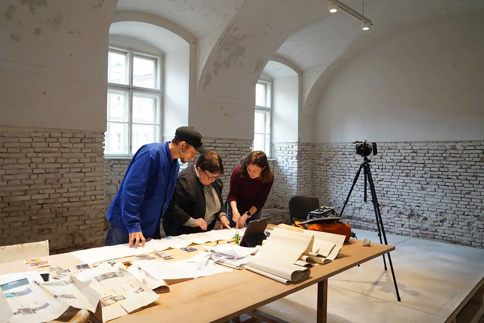 poza Making of Alexandru Mirutziu, Liviana Dan, Alexandra Manole. Credit foto - Diana Iabrașu