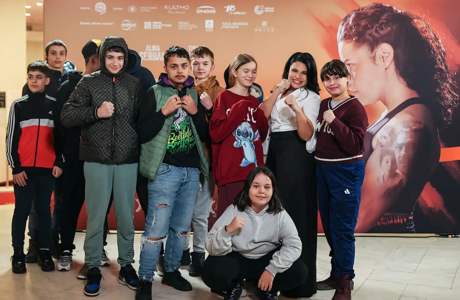 Filmul Gipsy Queen a ajuns &icirc;n 24 de orașe din Rom&acirc;nia, iar toate &icirc;ncasările din bilete, &icirc;n valoare de peste 7.200 de euro, au fost donate către două centre de plasament