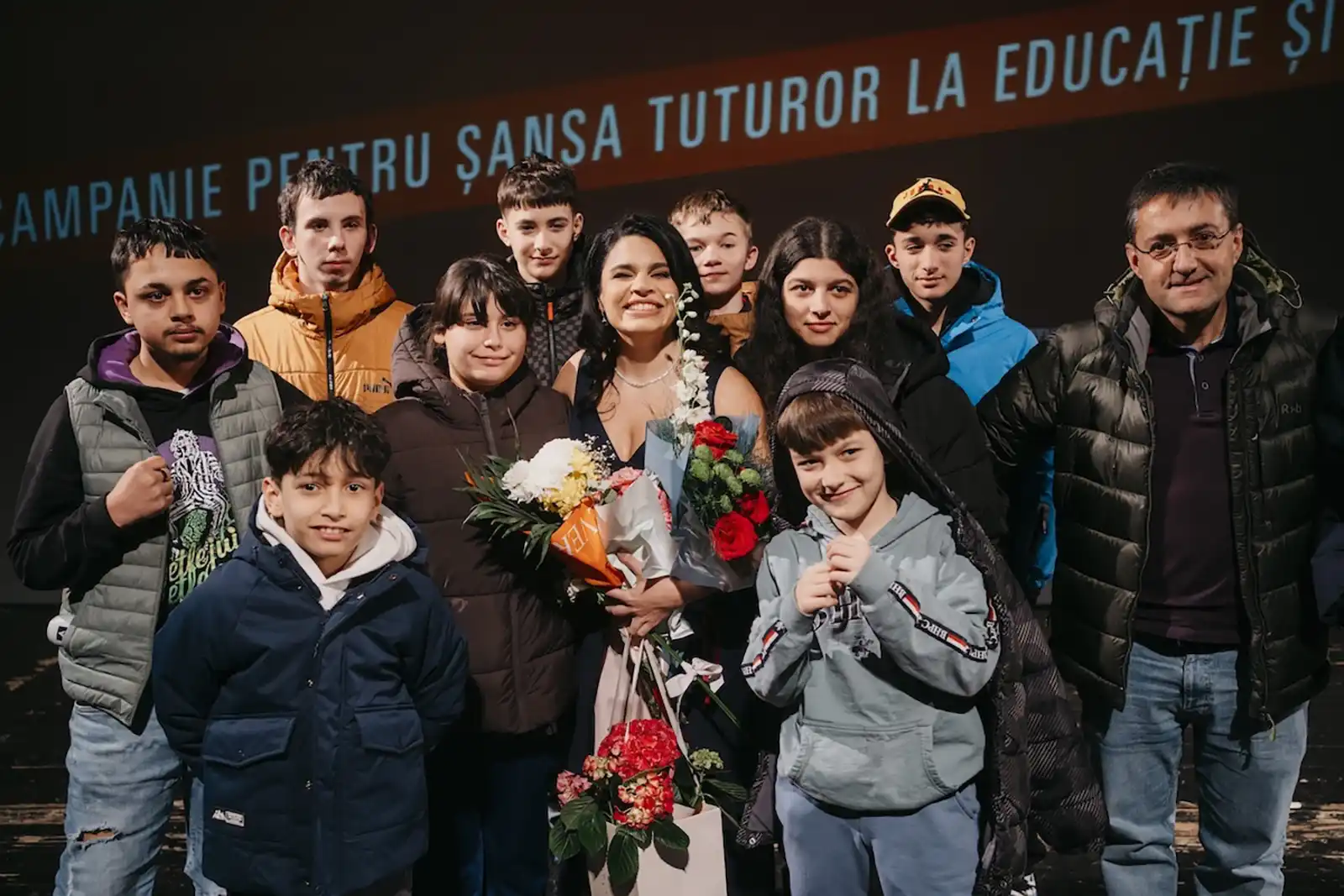 Filmul Gipsy Queen a ajuns &icirc;n 24 de orașe din Rom&acirc;nia, iar toate &icirc;ncasările din bilete, &icirc;n valoare de peste 7.200 de euro, au fost donate către două centre de plasament