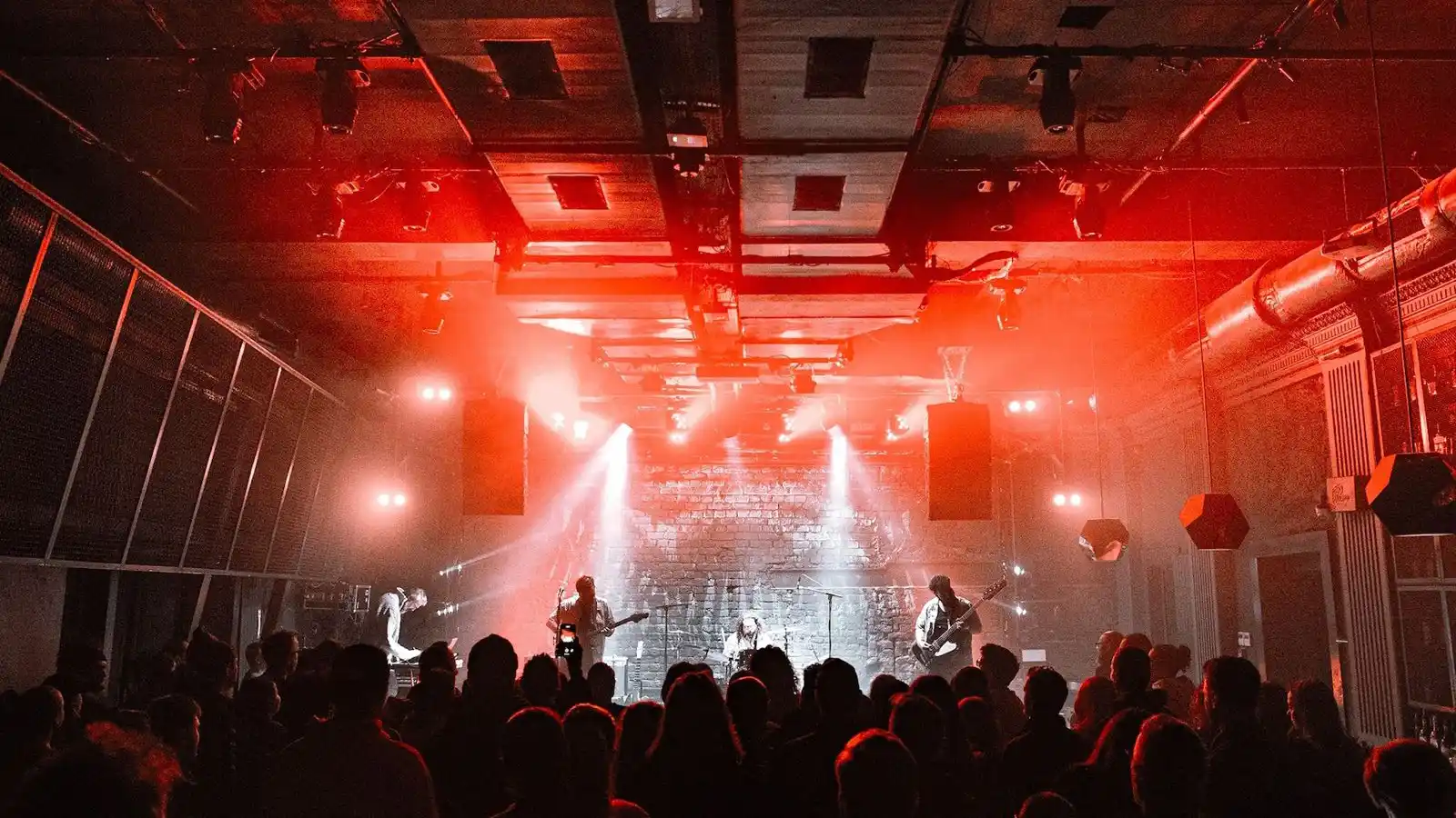 Stray Lights Festival aduce trei zile de muzică alternativă, post-punk, experimental și noise, între 31 iulie și 2 august, în București, la Control Club