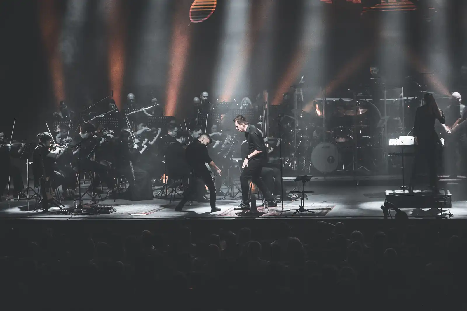 Trupa byron continuă turneul simfonic &bdquo;Minunata Lume Nouă&rdquo; cu un concert alături de Orchestra Simfonică a Filarmonicii &bdquo;Paul Constantinescu&rdquo; din Ploiești