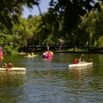Caiac SMile a continuat tradiția participării la Zilele Clujului cu lecții gratuite de caiac pe lacul Chios și demonstrații de echipamente sportive dedicate persoanelor cu dizabilități