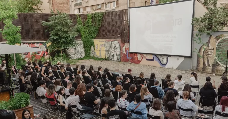 Dacă e joi, e CINEVARA!