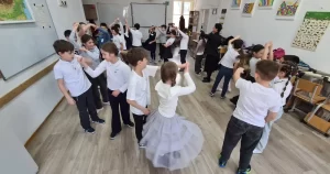 Muzeul „Casa Mureșenilor” Brașov prezintă „Dansăm ROMANA!”