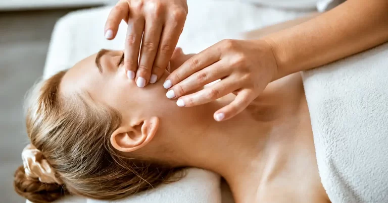 Masaj facial și peptide: cum aplici corect crema cu colagen?