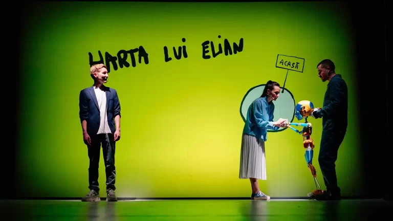 Dincolo de litere: Teatrul „Gong” aduce la București povestea unui copil care învață să își transforme diferența în putere