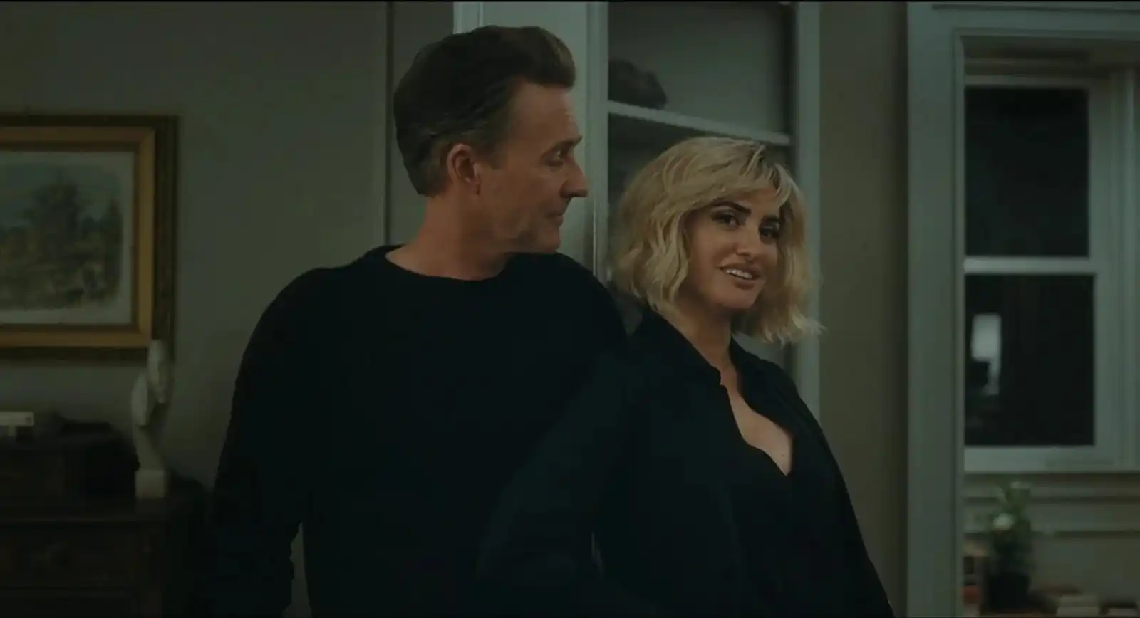 Penelope Cruz e seducătoare &icirc;n &bdquo;Invitaţia vecinilor&rdquo;