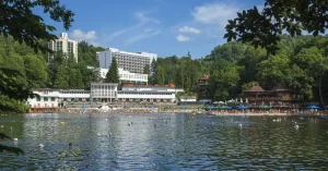 Vara începe la Sovata cu muzică pe malul Lacului Ursu