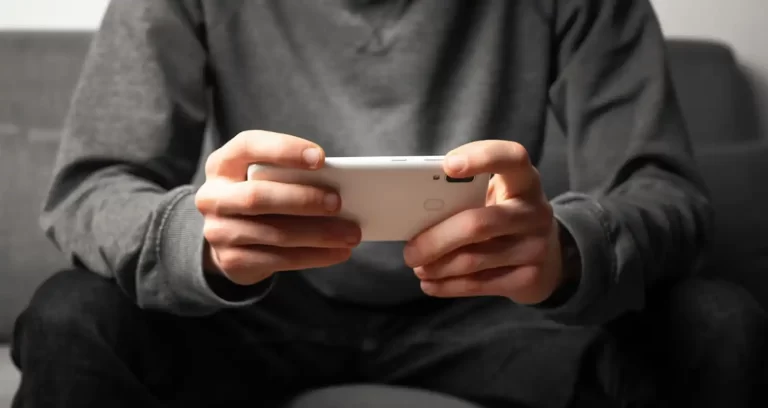 De la desktop la smartphone: de ce experiența utilizatorului a devenit cea mai importantă miză