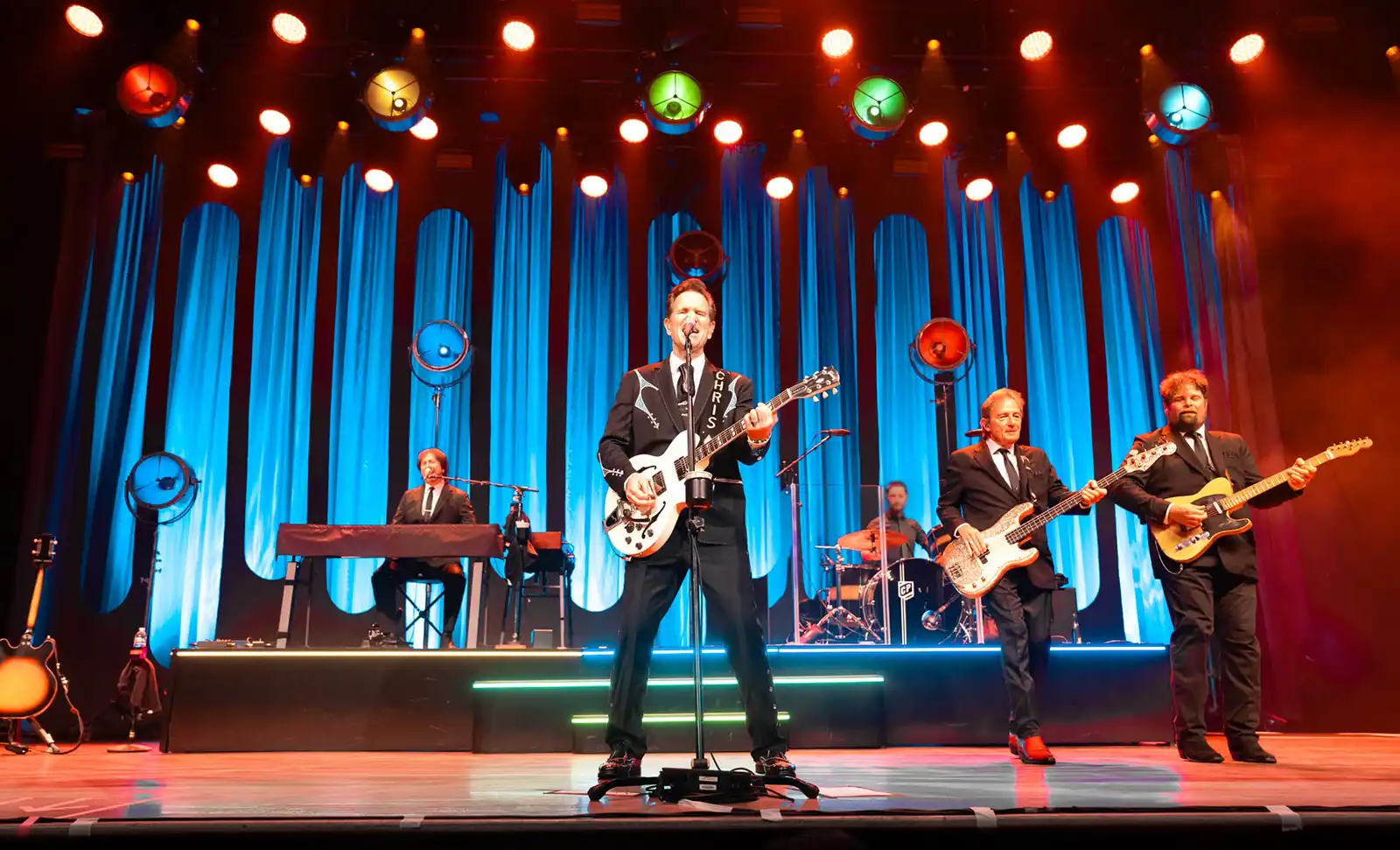 Chris Isaak susține un concert în premieră în România