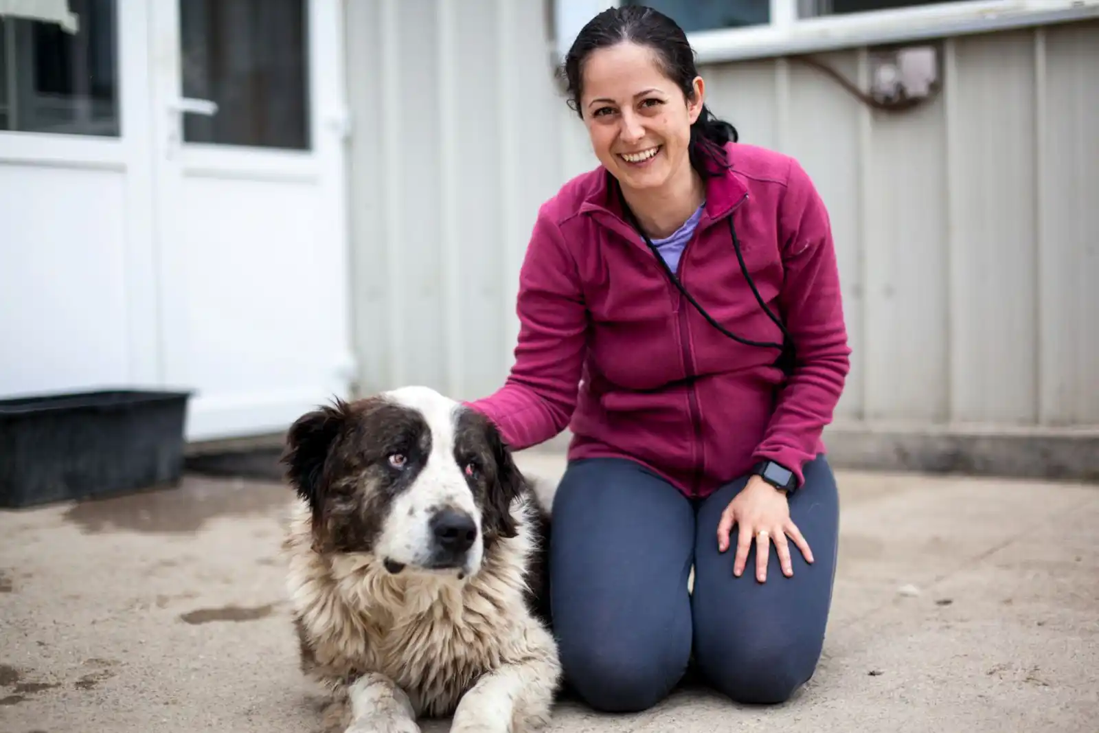 Brașov Heroes: Delia Botea, președintele Asociației Care for Dogs și ambasador al proiectului &bdquo;Prima casă, &icirc;nainte de acasă&rdquo;