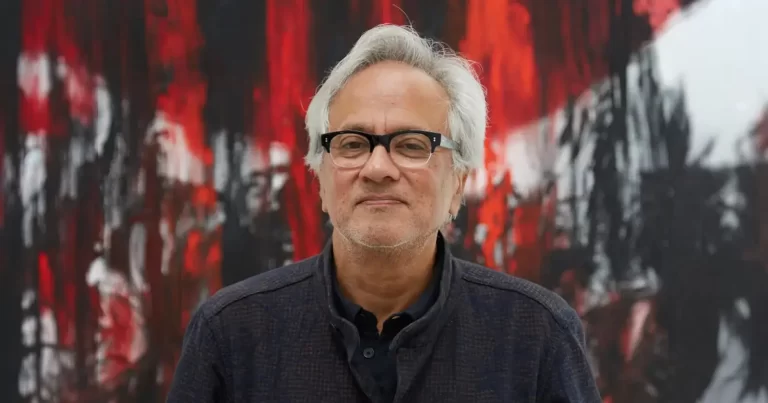 Anish Kapoor portret al artistului care expune după 30 de ani la Londra