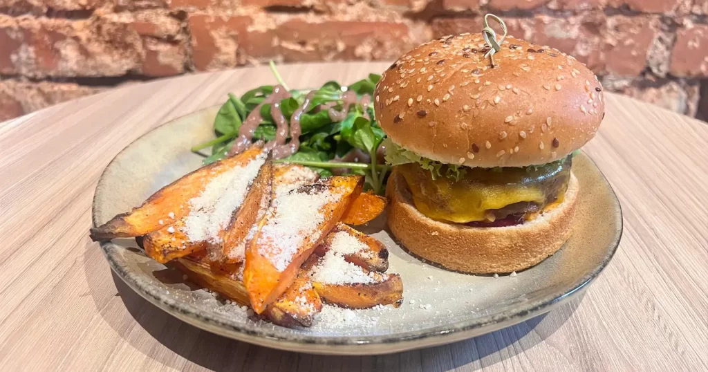 Dincolo de carne Burgeri vegetarieni în București recomandat în rubrica GURMAND de Horia Ghibuțiu