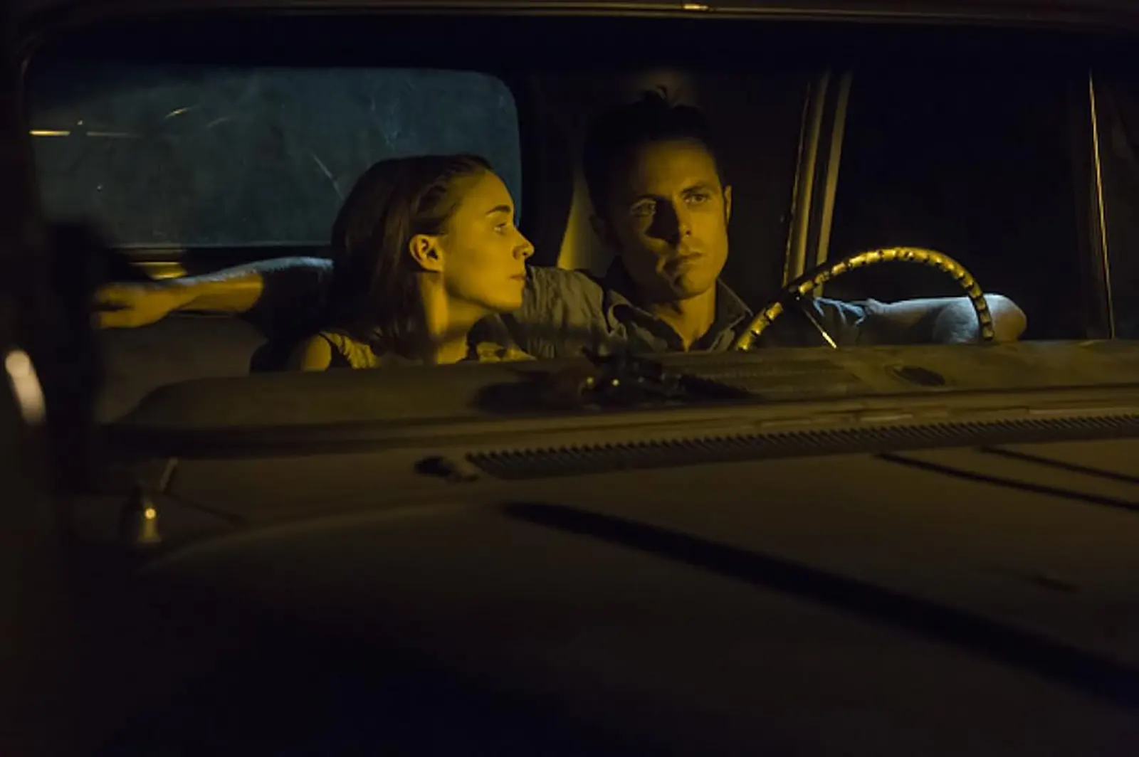 Casey Affleck si Rooney Mara - Ain't Them Bodies Saints (2013)