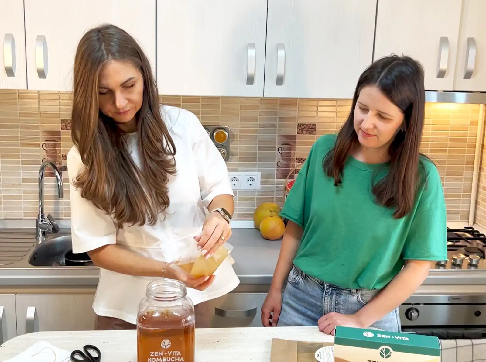 Poveşti din Bucureşti | ZEN·VITA Kombucha - Interviu cu Iulia Suciu: