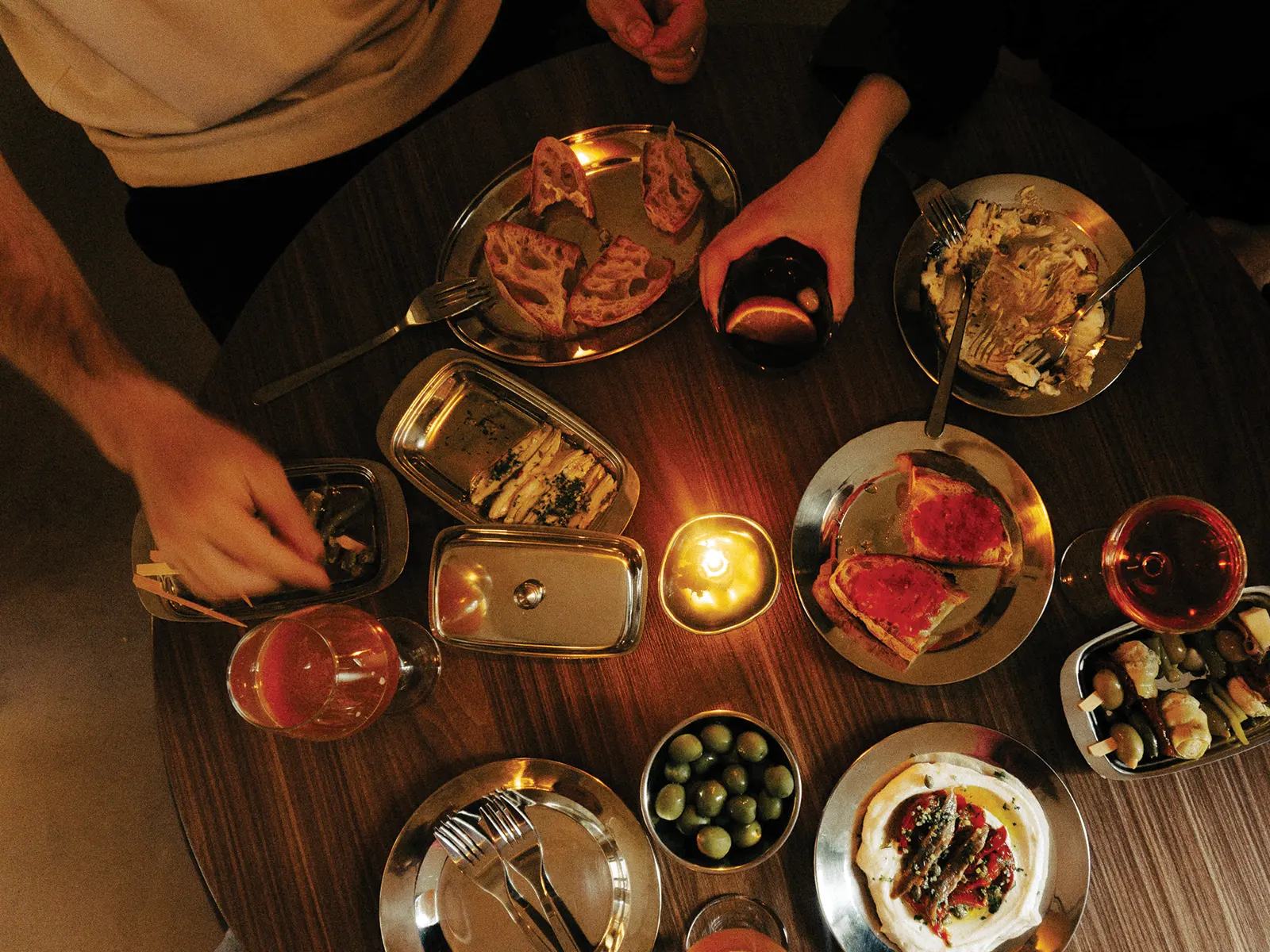 Tapas, cava și vermut la Bar Toto București