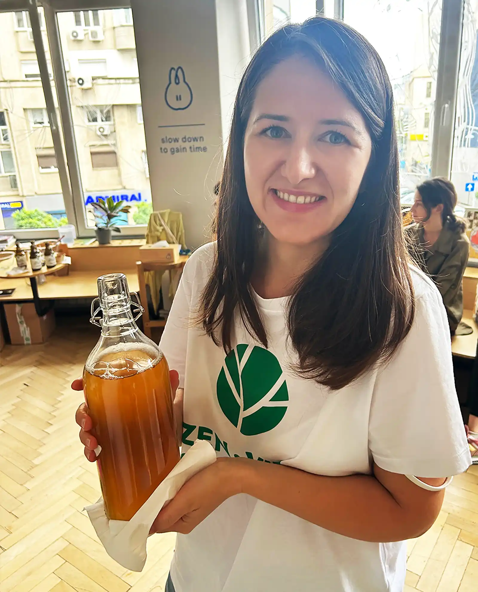 Poveşti din Bucureşti | ZEN·VITA Kombucha - Interviu cu Iulia Suciu: