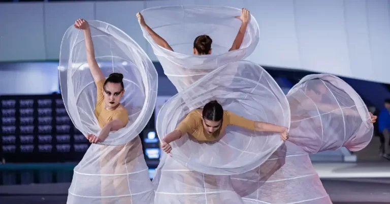 Brancusi 150 moda romaneasca show de moda Alin Galatescu YUNITY Park
