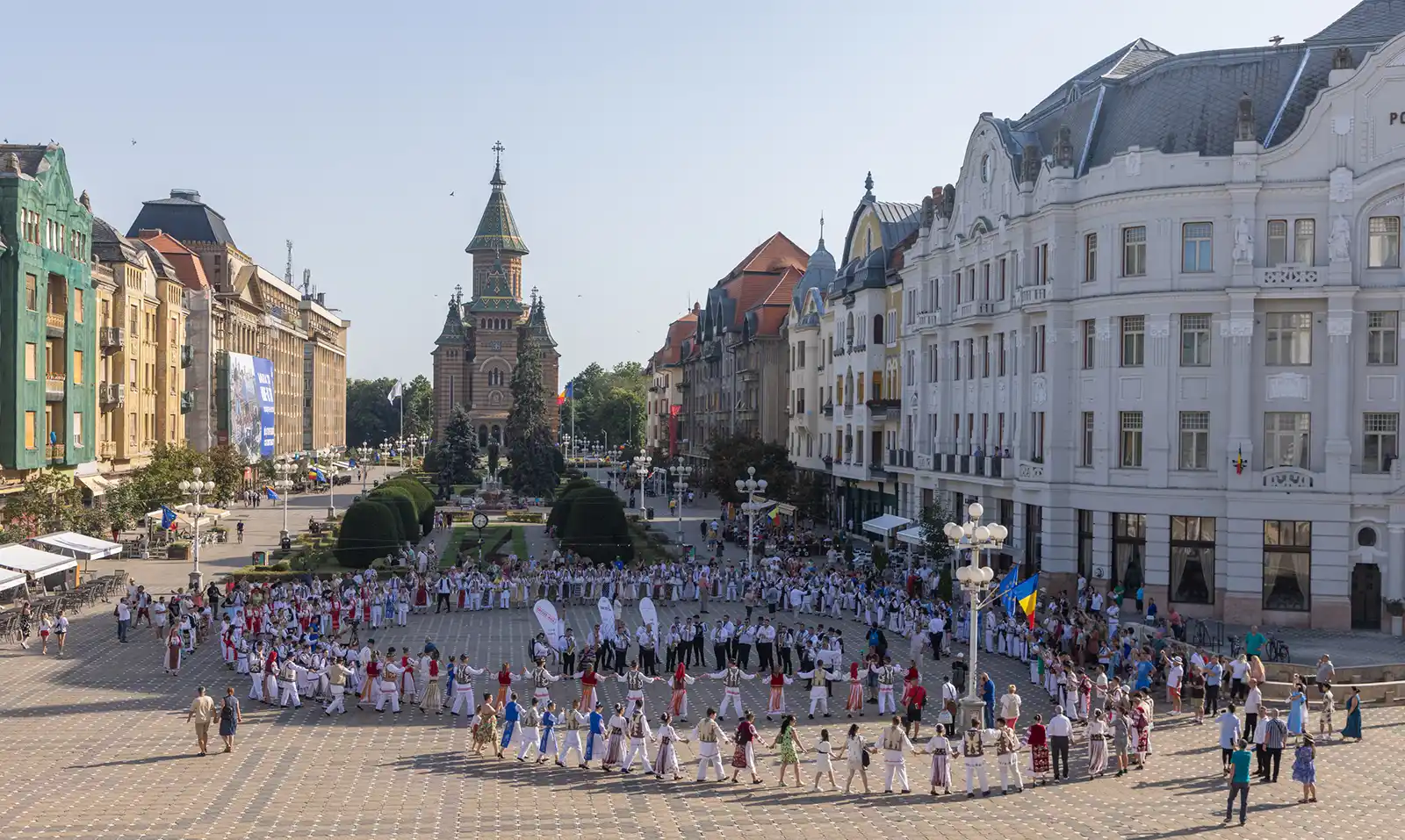 Ziua Județului Timiș celebrată printr-o horă timișeană și un spectacol de gală în centrul Timișoarei