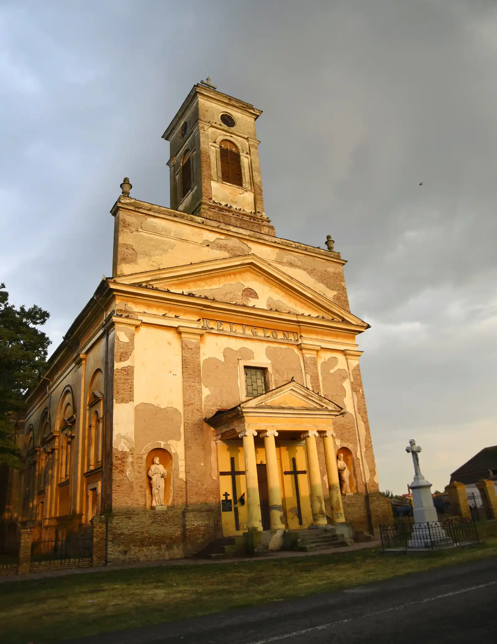 Foto credit Zestre Culinara Romana Rista Fata care gateste cu flori