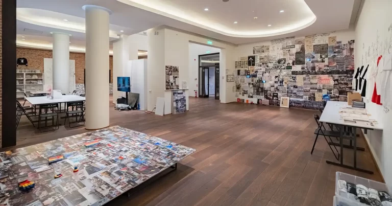 Expoziția artiștilor Lia și Dan Perjovschi „DRAFT pentru o retrospectivă comună”, de la ARCUB - Hanul Gabroveni, se prelungește până la 30 august 2026
