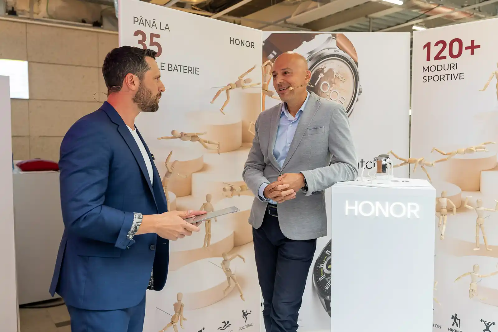 HONOR lansează în România noul smartphone pliabil HONOR Magic V6