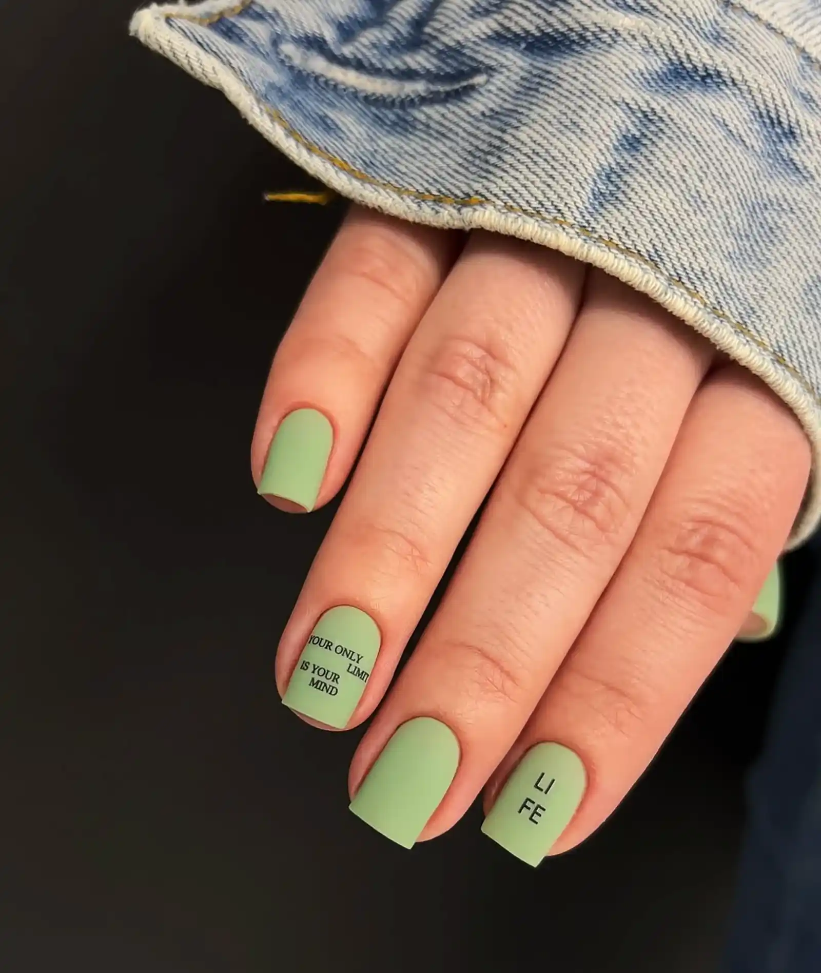 Verde-Mentă - Manichiură realizată de Roxana Bența, Nail Artist OPI