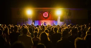 Trupe din peste 10 țări, DJ-i, târg gastronomic, teatru-dans, filme și activități pentru copii la Mera World Music Festival, lângă Cluj
