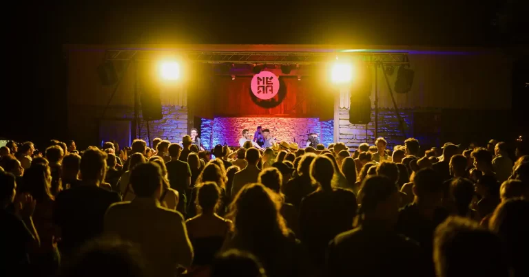 Trupe din peste 10 țări, DJ-i, târg gastronomic, teatru-dans, filme și activități pentru copii la Mera World Music Festival, lângă Cluj