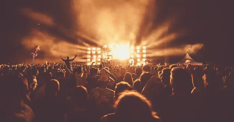 Joburi în lumina reflectoarelor: Cum arată piața muncii pe Jooble în industriile creative și ce caută agențiile care organizează marile festivaluri