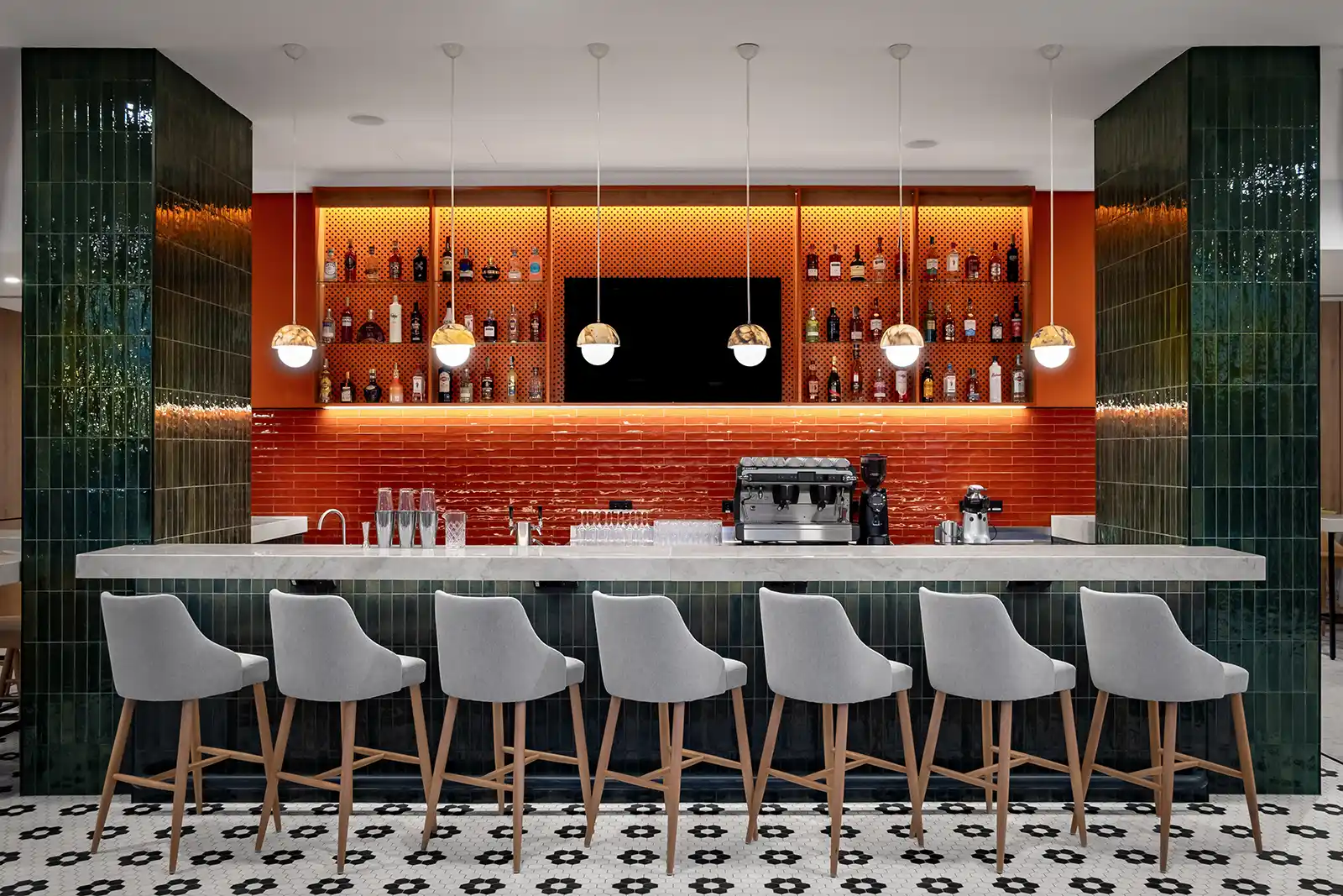 Hilton Brasov Restaurant, Bar