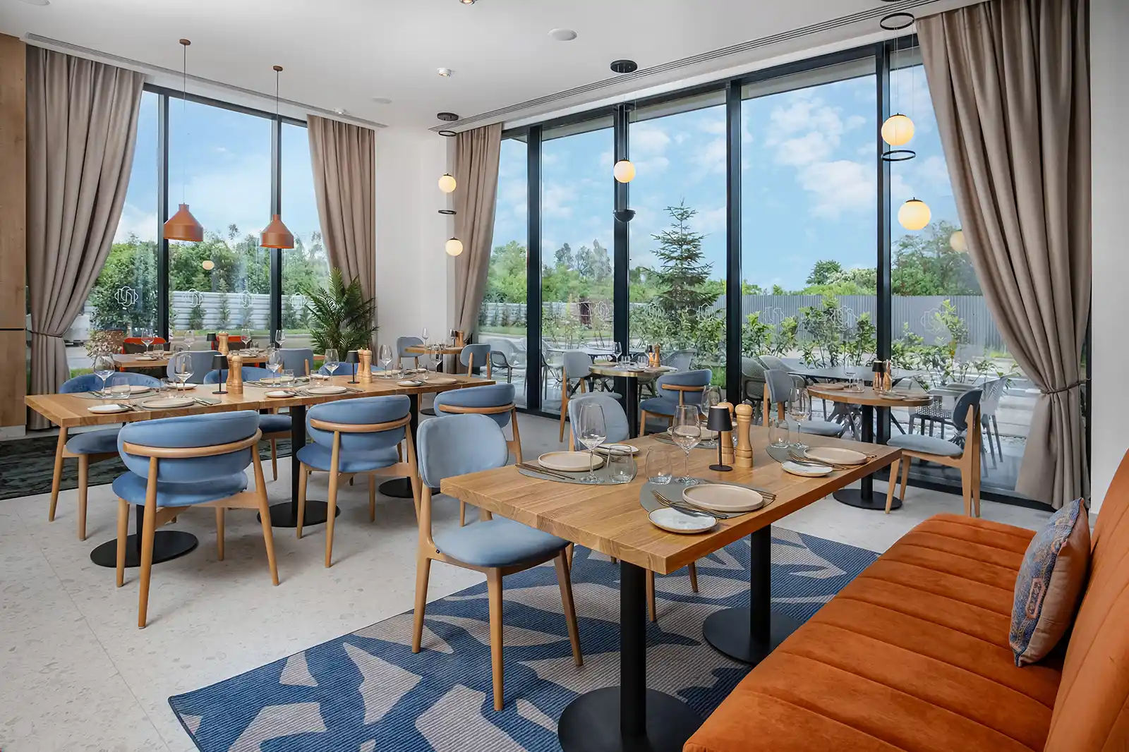 Hilton Brasov Restaurant, Bar