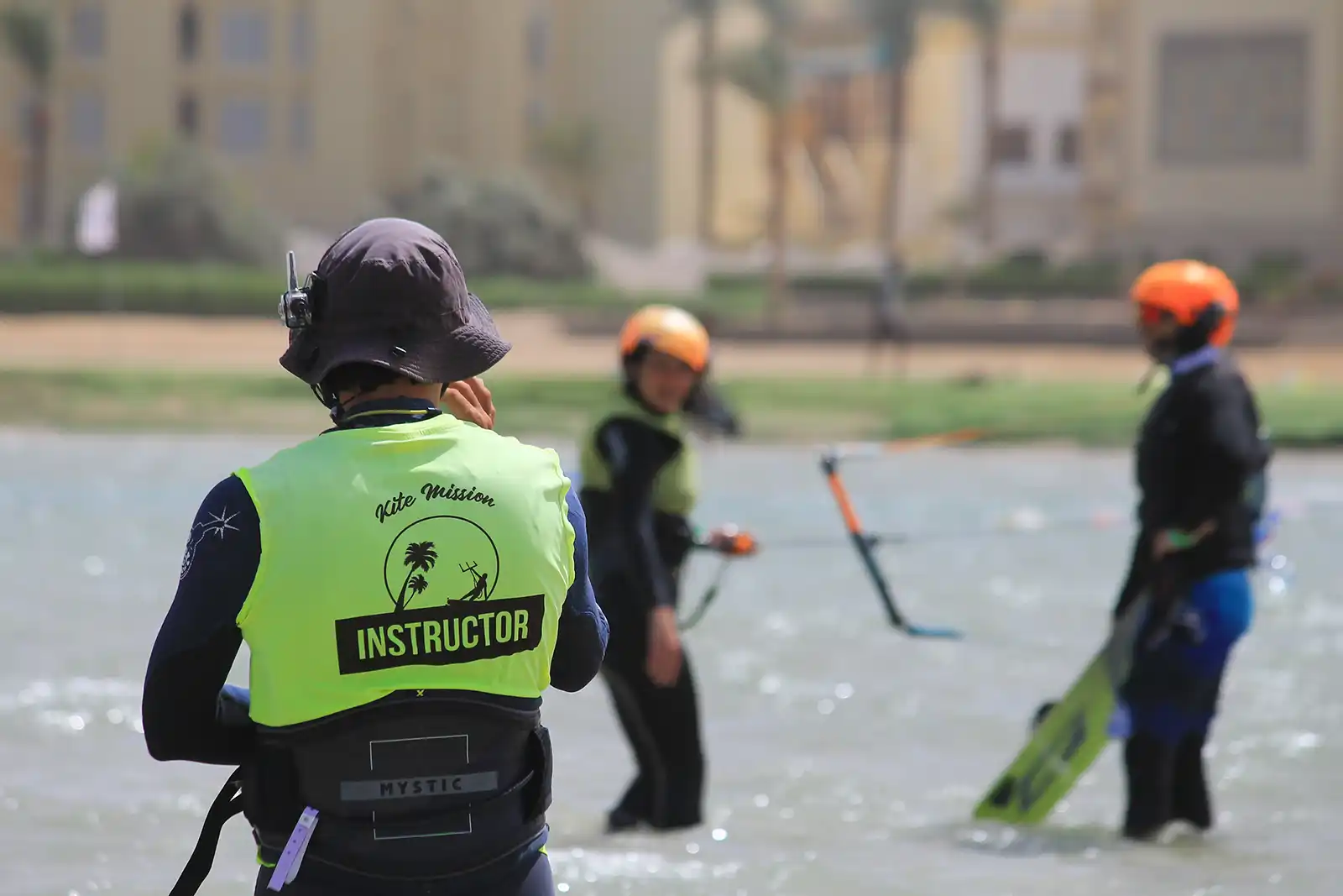 De vorbă cu Dan Marcu, instructor kitesurfing: „Marea nu te iartă dacă nu o respecți”