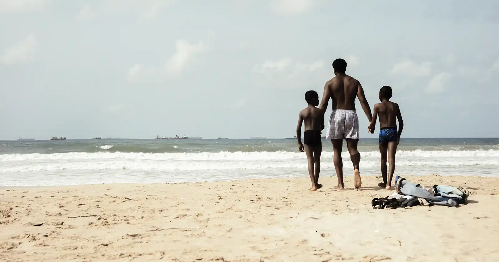 Filmul &bdquo;Umbra tatălui meu" intră &icirc;n cinematografele din Rom&acirc;nia