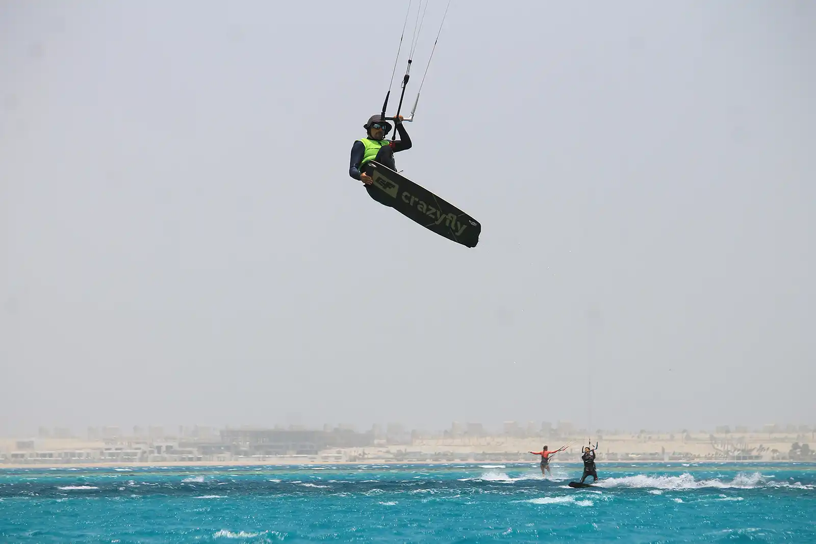 De vorbă cu Dan Marcu, instructor kitesurfing: „Marea nu te iartă dacă nu o respecți”