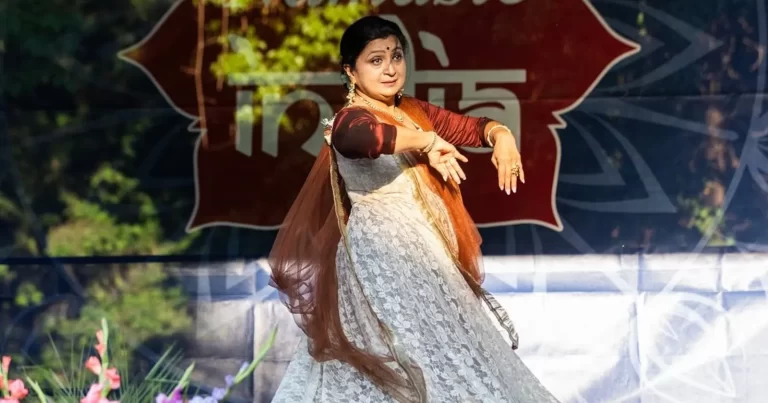 coregrafa și educatoarea PALI CHANDRA pe scena Festival Namaste India