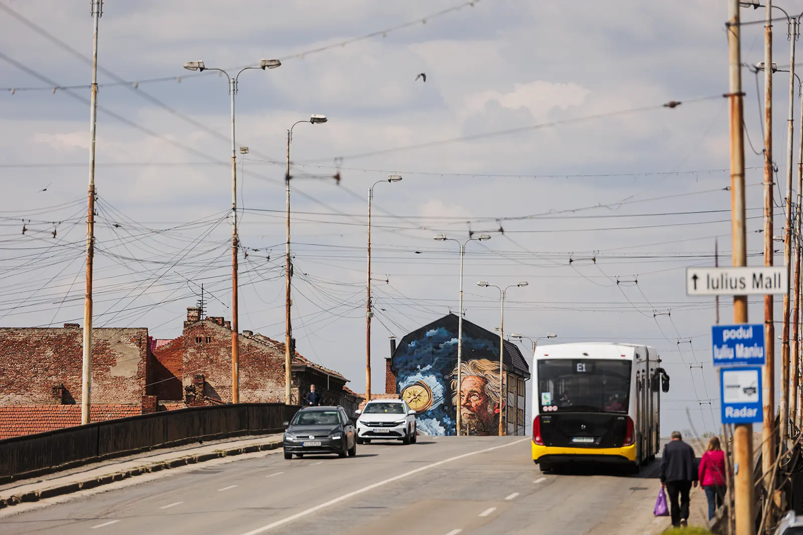 Podul Iuliu Maniu din Timișoara, cu trafic si rețeaua de troleibuz 16