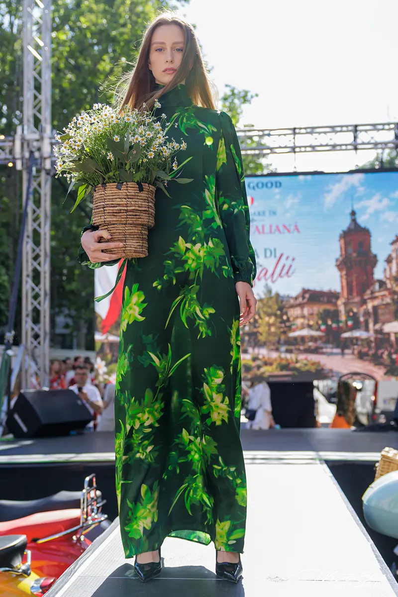 Ținute inspirate de coasta Amalfi semnate Raluca Soare