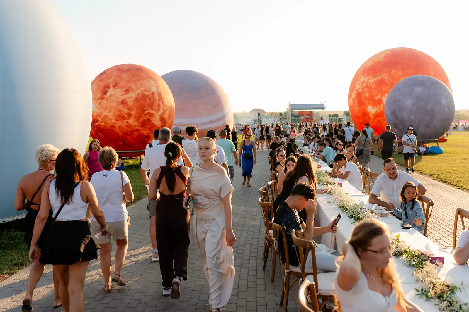 NIBIRU găzduiește primul Guinness World Records™️ - record mondial pentru cea mai mare porție de aripioare de pui servită la un eveniment
