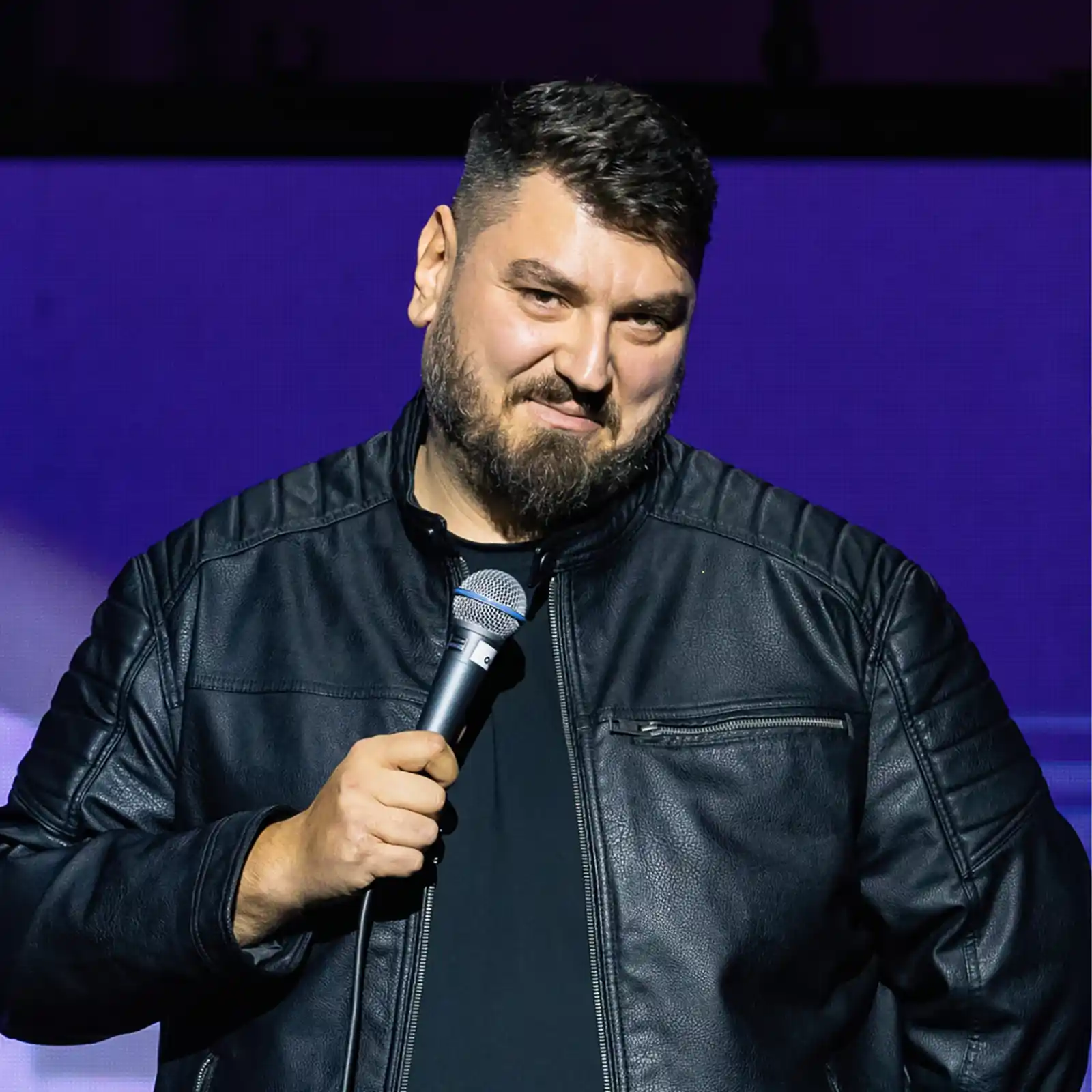 „Atenție, vin urșii!”: Micutzu marchează 20 de ani de stand-up printr-un nou turneu național