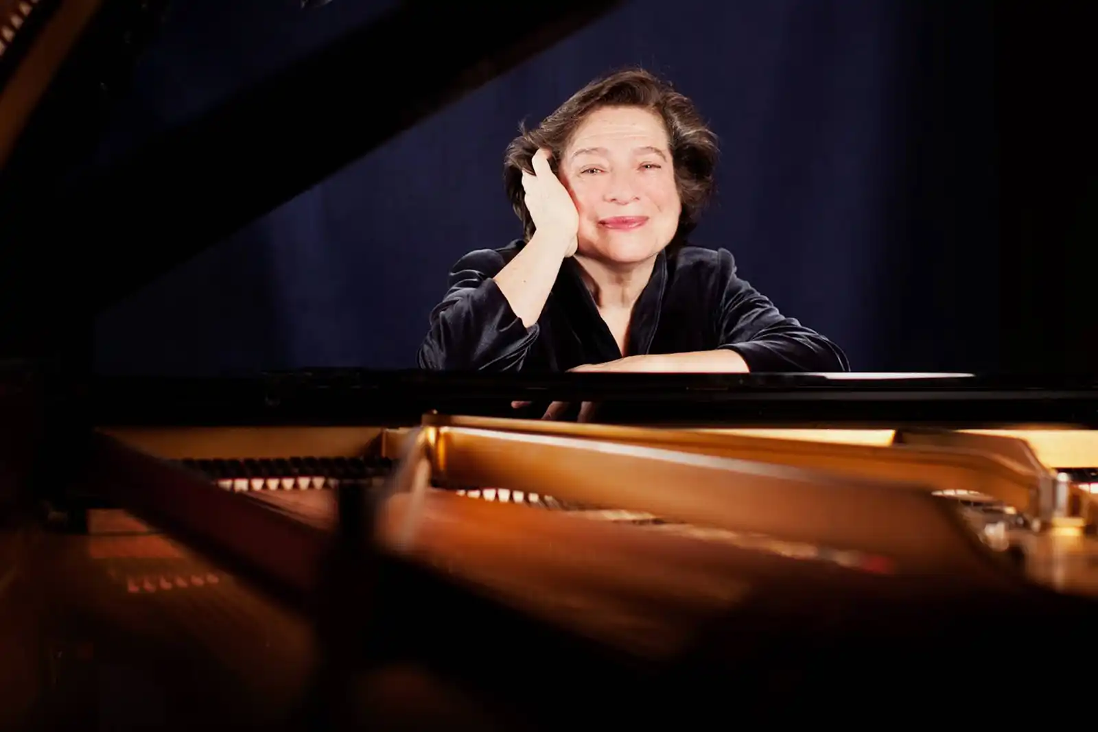 Elisabeth Leonskaja la pian