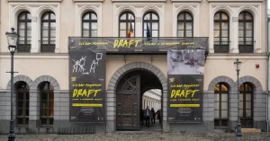 Ultima lună pentru a vizita cea mai amplă expoziție retrospectivă dedicată artiștilor Lia și Dan Perjovschi, la ARCUB – Hanul Gabroveni