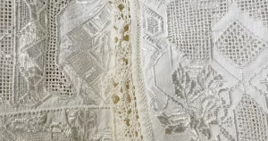 ALB PE ALB: Ii, broderii, dantele 19 august – 13 septembrie 2026, Sala Noua Galerie, Muzeul Național al Țăranului Român