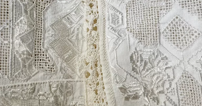 ALB PE ALB: Ii, broderii, dantele 19 august – 13 septembrie 2026, Sala Noua Galerie, Muzeul Național al Țăranului Român