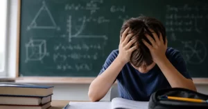 Jumătate dintre elevii români nu reușesc să aplice matematica dincolo de manual, arată studiul PISA