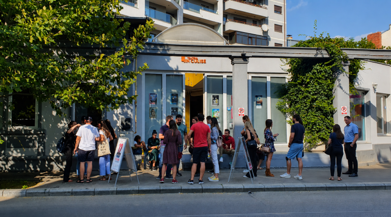 Teatrul În Culise împlinește 15 ani. Festivalul aniversar „15 ani În Culise” are loc între 17 și 23 august 2026