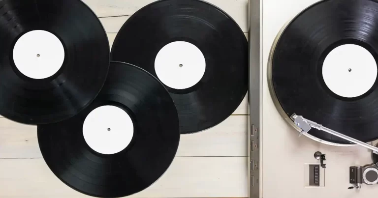 De la streaming la pickup: de ce tot mai mulți ascultători redescoperă vinilurile