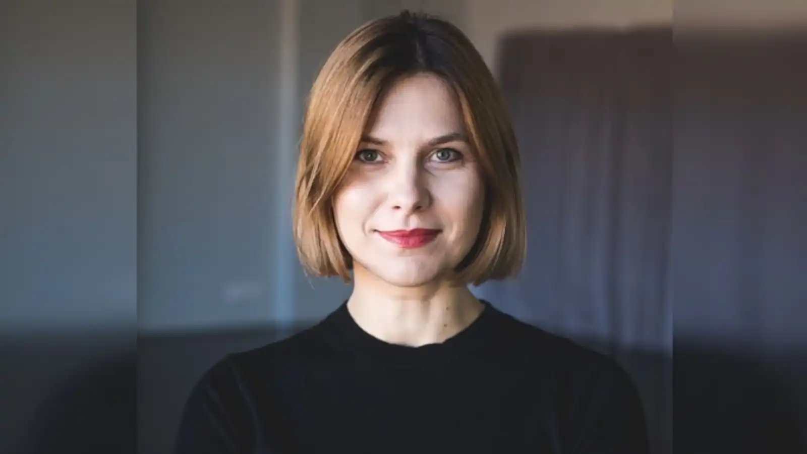 Agnė Adomėnė poza studio
