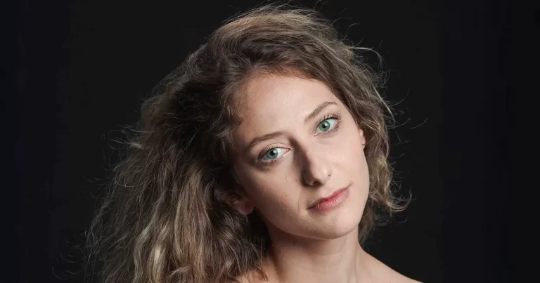 Laura Gabriela Oana, portret pentru interviul Clin d’Oeil