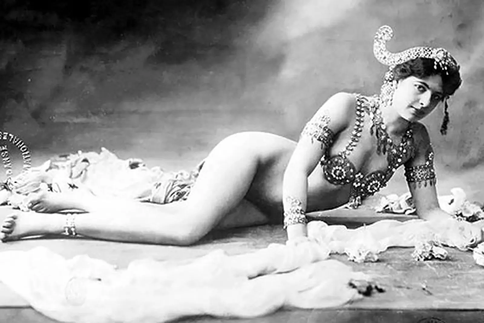 Mata Hari femme fatale - fotografie din 1906